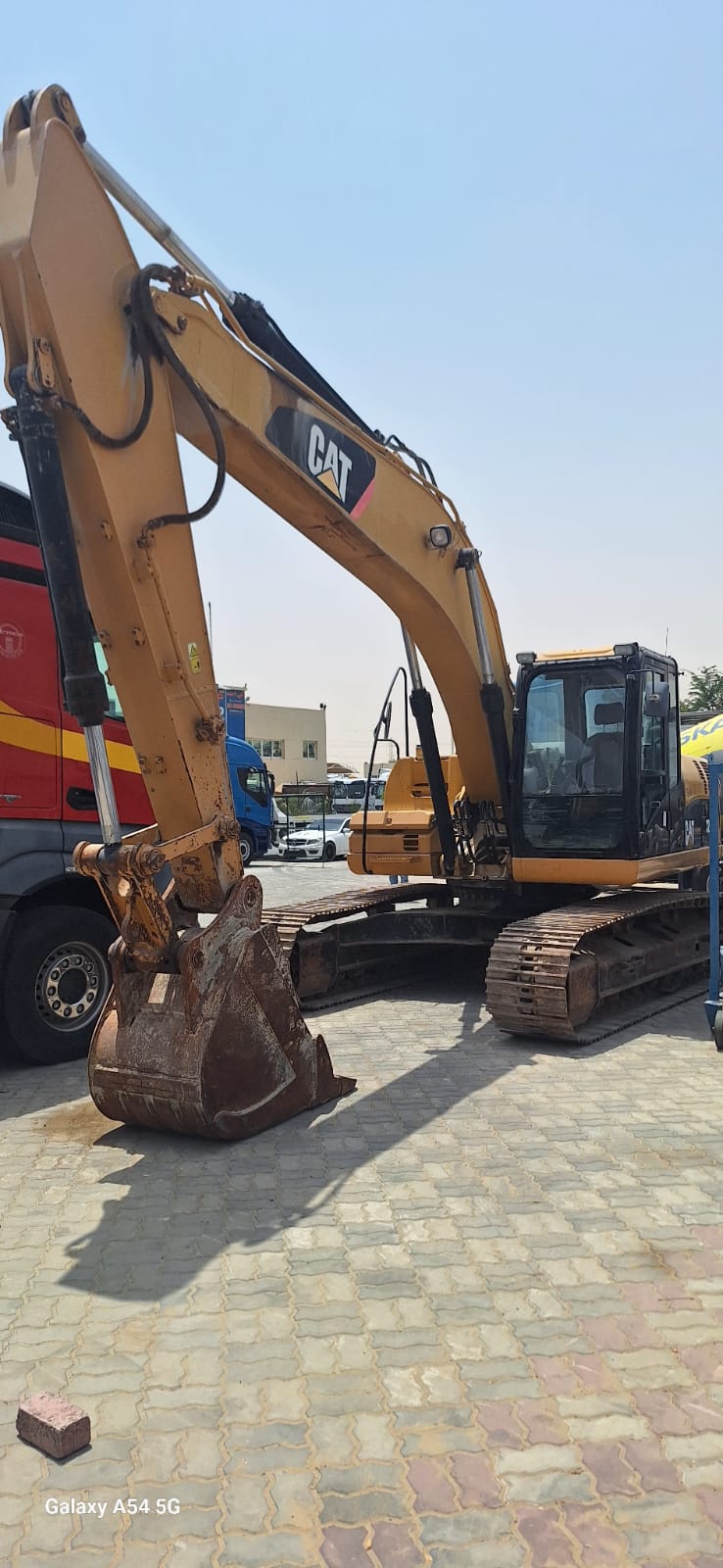 EXCAVATOR: Caterpillar Model : 320D Year : 2014
